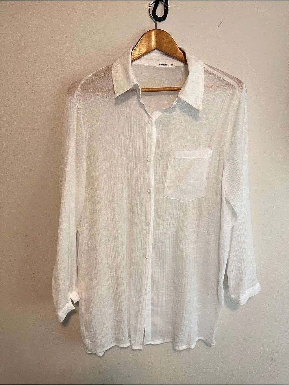 Breezy lane Lightweight Button Down in White Size Medium Like New